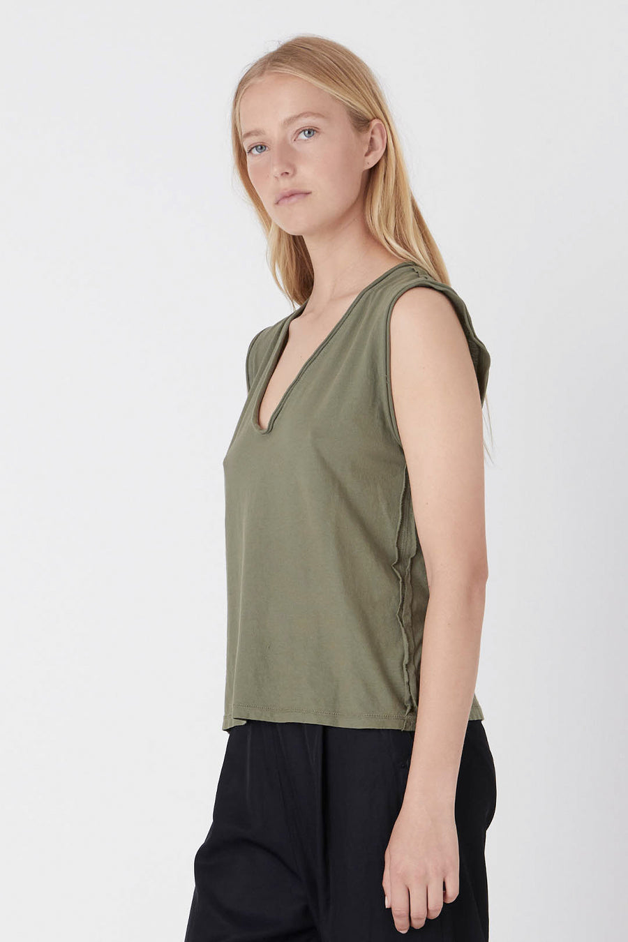P.C.H. SLEEVELESS TEE, ARMY
